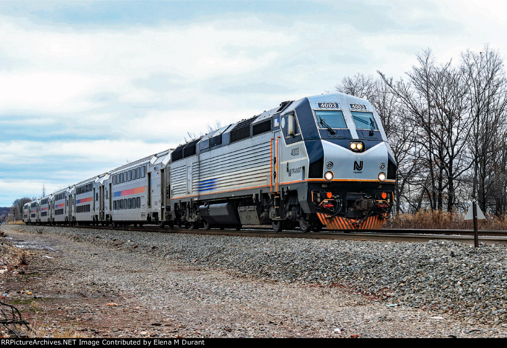 NJT 4003 on train 5523